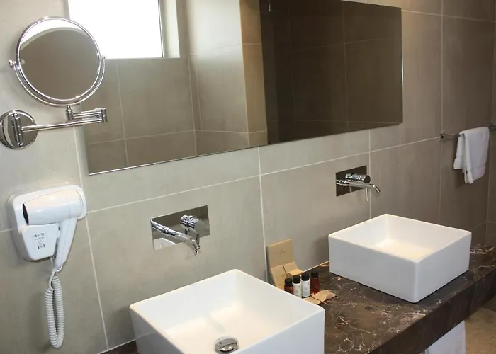 Gold Lagoon Kosher - By Amphora & 4*